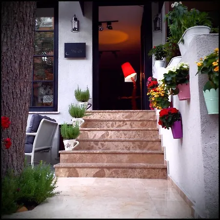 Juliet & Kitchen Hotel