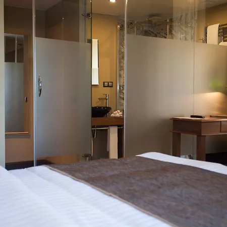 Juliet & Kitchen Hotel 2*