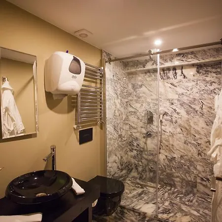 Juliet & Kitchen Hotel