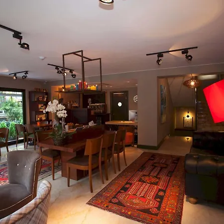 Juliet & Kitchen Hotell 2*