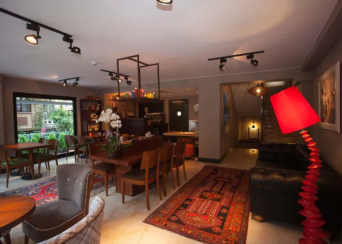 Отель Juliet & Kitchen 2*