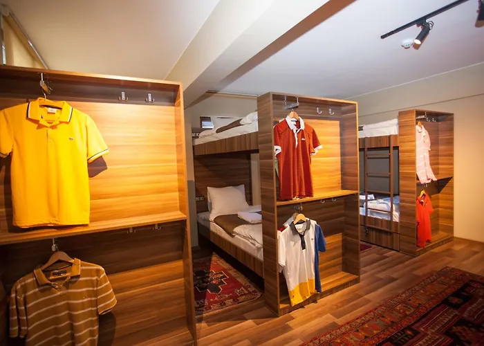 Отель Juliet & Kitchen 2*