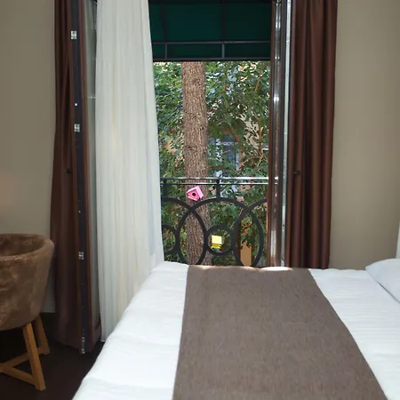 Juliet & Kitchen Hotel 2*